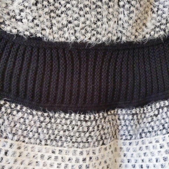 Sioni Black and White Mixed Fabric Cardigan Vest size Petite SP/MP - Picture 5 of 9